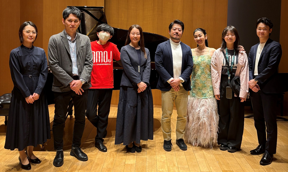 NMOJの皆様と弊社メンバーの集合写真