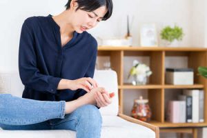 いんきんたむし(股部白癬)とぜにたむし(体部白癬)の原因は?似た症状についても解説 | とどくすり通信 | とどくすり - 処方箋薬、宅配 ...